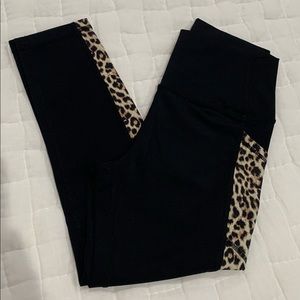 Leopard pocket capris